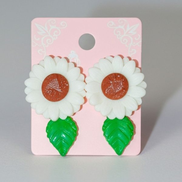 گوشواره گل سفید برگ‌دار